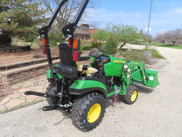 Image of John Deere 1025R equipment image 3