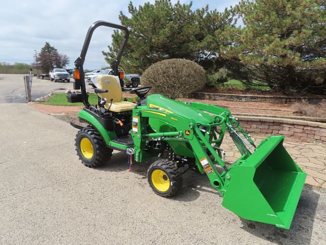 Image of John Deere 1025R equipment image 2