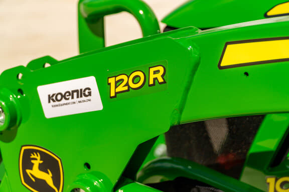 Image of John Deere 1025R equipment image 3