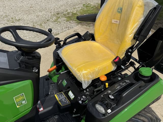 Image of John Deere 1025R equipment image 4