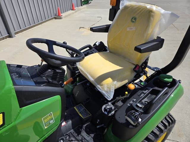 Image of John Deere 1025R equipment image 4
