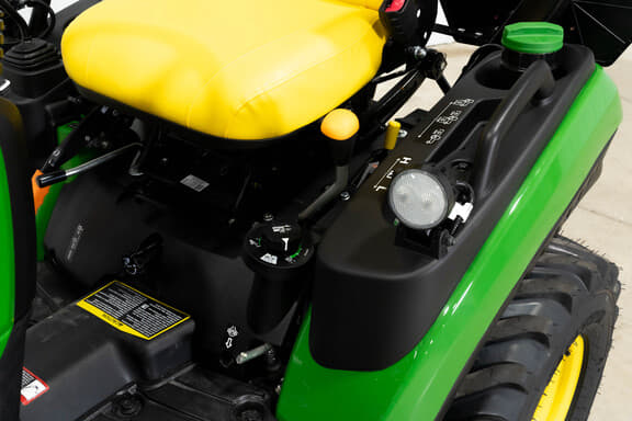 Image of John Deere 1025R equipment image 3