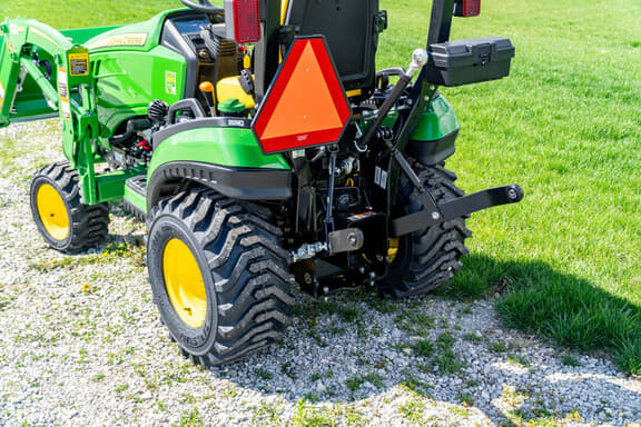 Image of John Deere 1025R equipment image 4