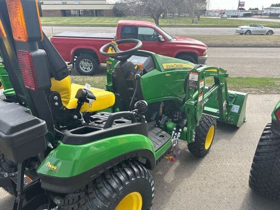 Image of John Deere 1025R equipment image 4