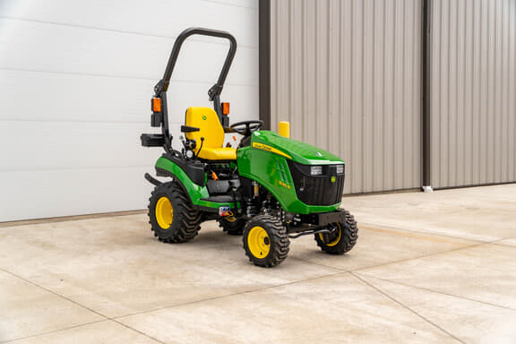 Image of John Deere 1025R equipment image 3
