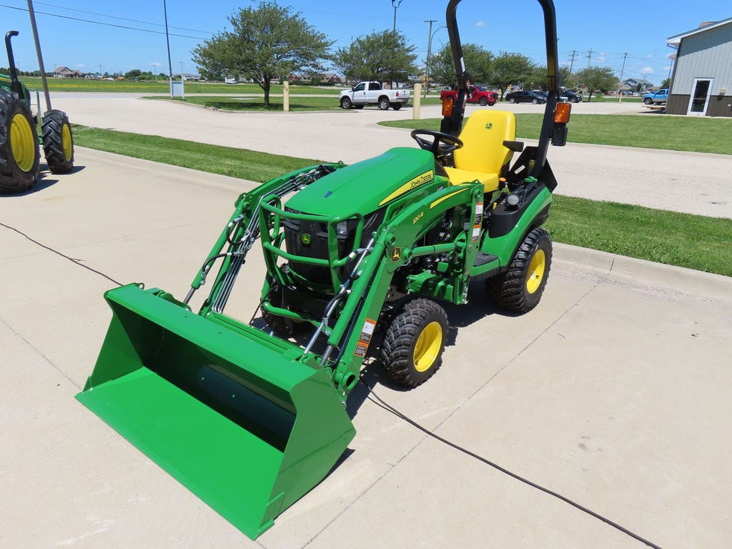 2026 John Deere 1025R Equipment Image0