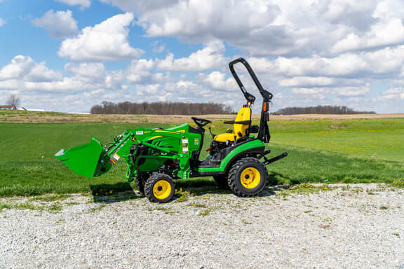 Image of John Deere 1025R equipment image 1
