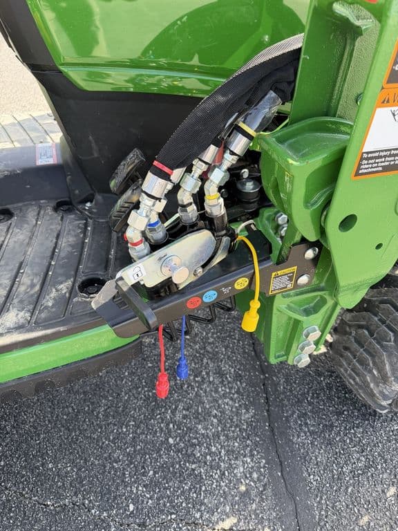 Image of John Deere 1025R equipment image 4