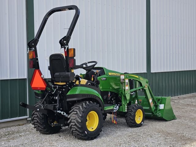 Image of John Deere 1025R equipment image 3