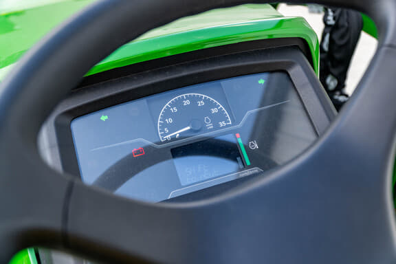 Image of John Deere 1025R equipment image 4