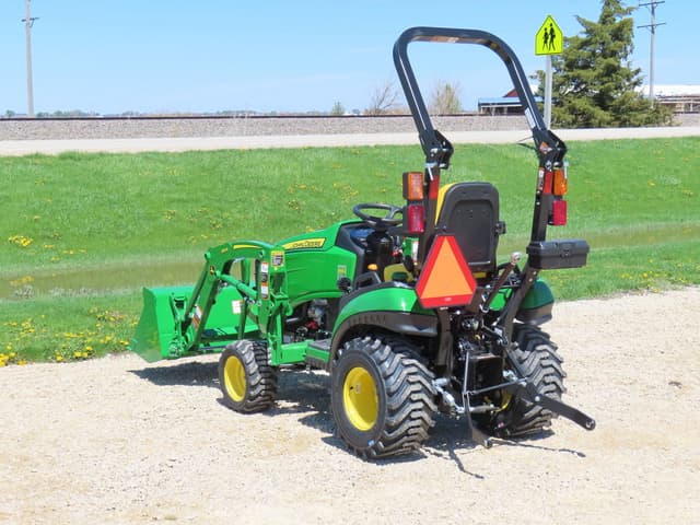 Image of John Deere 1025R equipment image 3