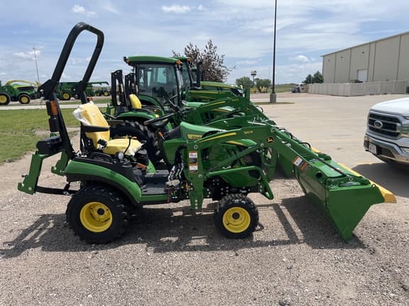Image of John Deere 1025R equipment image 3