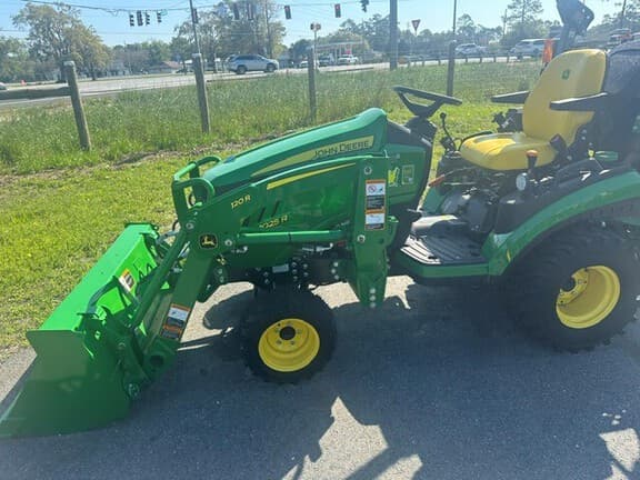 Image of John Deere 1025R equipment image 4