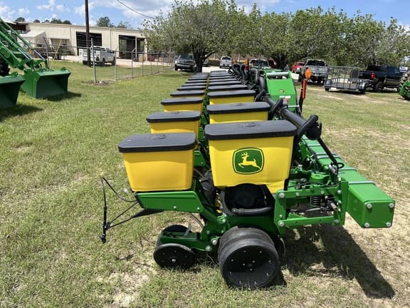 Image of John Deere 1725 equipment image 1