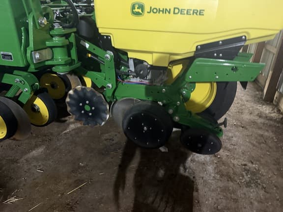Image of John Deere 1775 equipment image 2