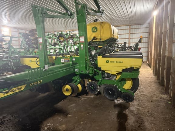 Image of John Deere 1775 equipment image 1