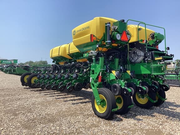 Image of John Deere 1775 equipment image 3