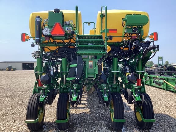 Image of John Deere 1775 equipment image 4
