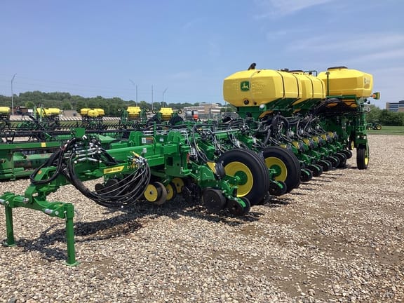 2026 John Deere 1775 Equipment Image0