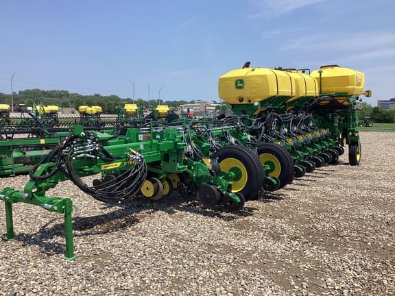 Image of John Deere 1775 Primary image