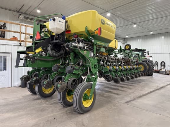 Image of John Deere 1775 equipment image 4