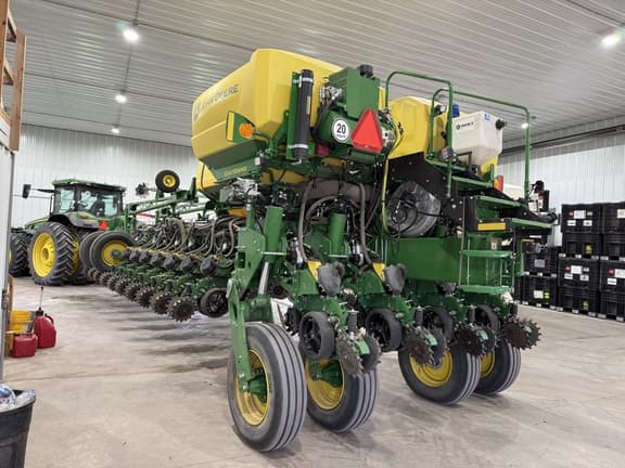 Image of John Deere 1775 equipment image 2
