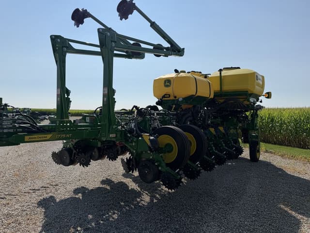 Image of John Deere 1775 equipment image 1