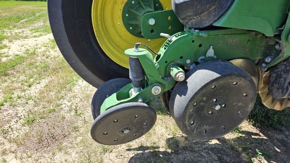 Image of John Deere 1775 equipment image 4
