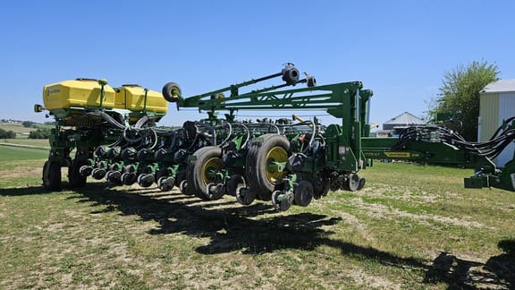 2026 John Deere 1775 Equipment Image0