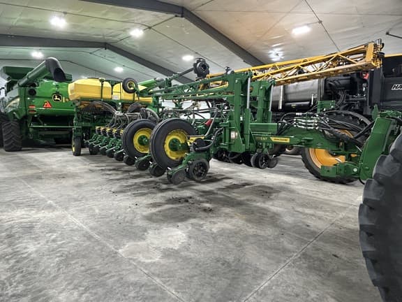 Image of John Deere 1775 equipment image 1