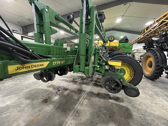 Image of John Deere 1775 equipment image 4