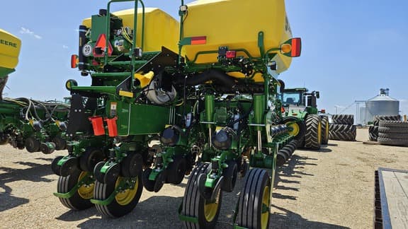 Image of John Deere 1775 equipment image 4