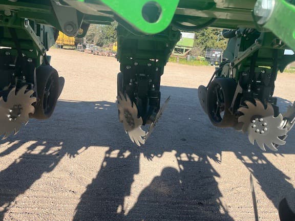 Image of John Deere 1775 equipment image 2