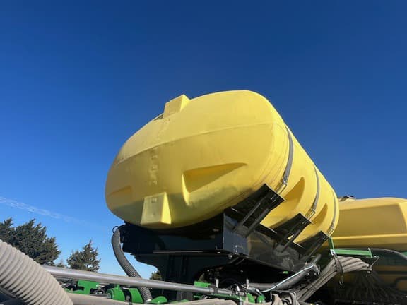 Image of John Deere 1775 equipment image 1