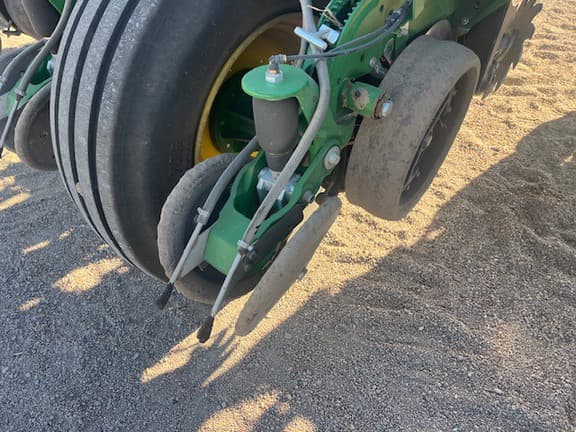 Image of John Deere 1775 equipment image 3