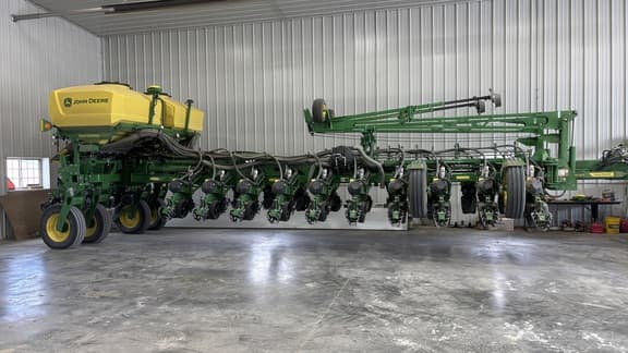 Image of John Deere 1775 equipment image 2