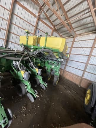 Image of John Deere 1775 equipment image 4