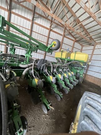 Image of John Deere 1775 equipment image 3