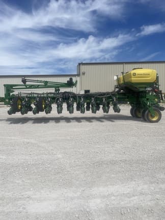 Image of John Deere 1775 equipment image 2