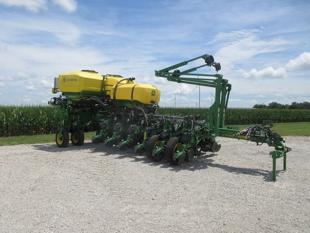 Image of John Deere 1775 equipment image 3