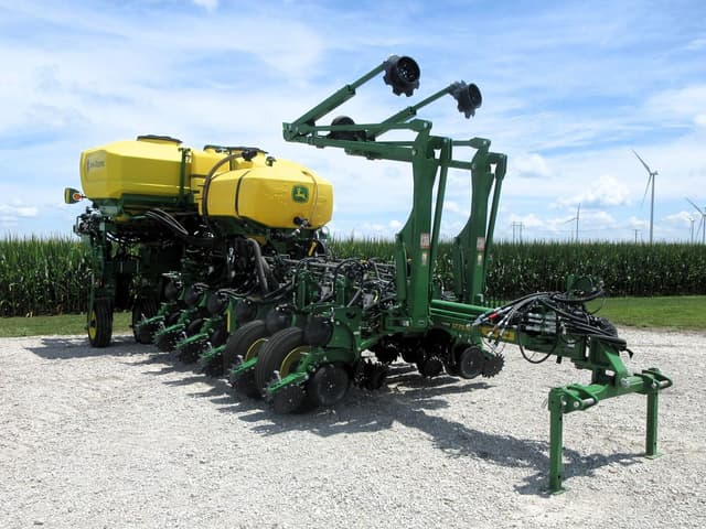 Image of John Deere 1775 equipment image 1