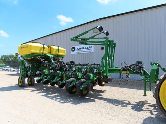Image of John Deere 1775 equipment image 1
