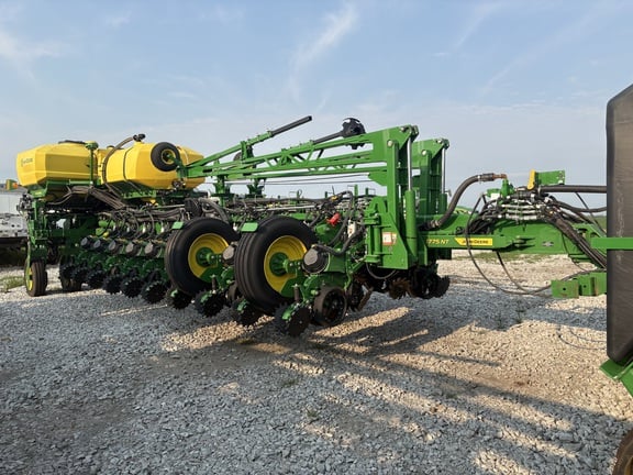 2026 John Deere 1775 Equipment Image0