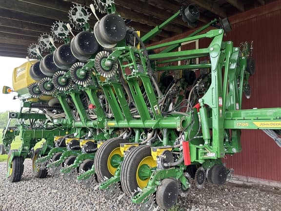 Image of John Deere 1795 equipment image 2