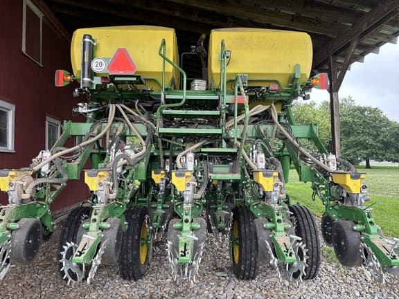Image of John Deere 1795 equipment image 3