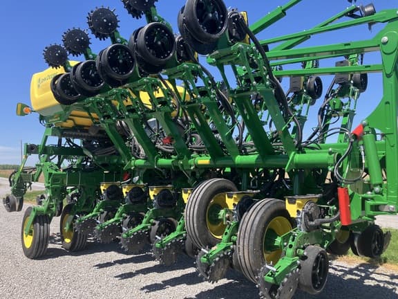 Image of John Deere 1795 equipment image 3