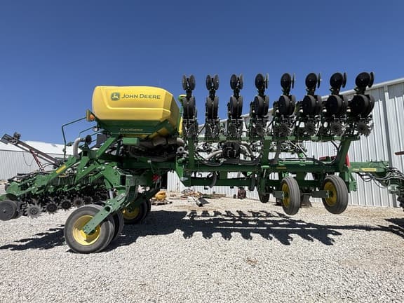 Image of John Deere 1795 equipment image 1