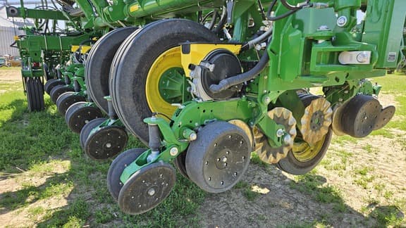 Image of John Deere 1795 equipment image 2