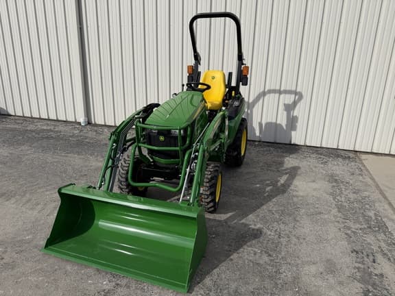 Image of John Deere 2025R equipment image 3