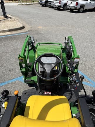 Image of John Deere 2025R equipment image 4